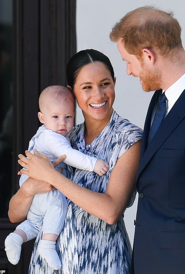 الأمير هاري وزوجته يهنئان الأمير فيليب بعيد ميلاده بمكالمة مرئية خاصة