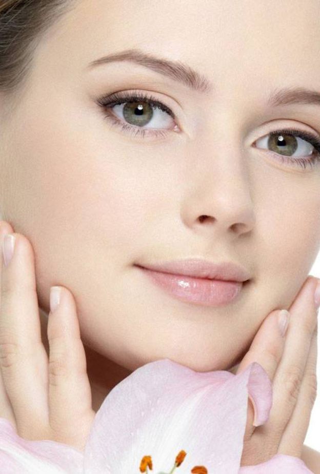 استخدمي ماسك الدقيق وزيت الزيتون لإزالة الشوائب