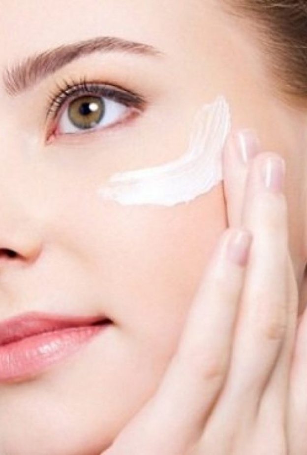  طريقة عمل كريمات طبيعية للعناية بالوجه في المنزل