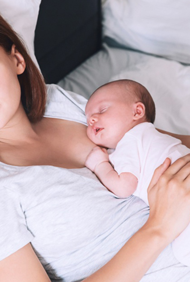 أسباب ألم البطن أثناء الرضاعة