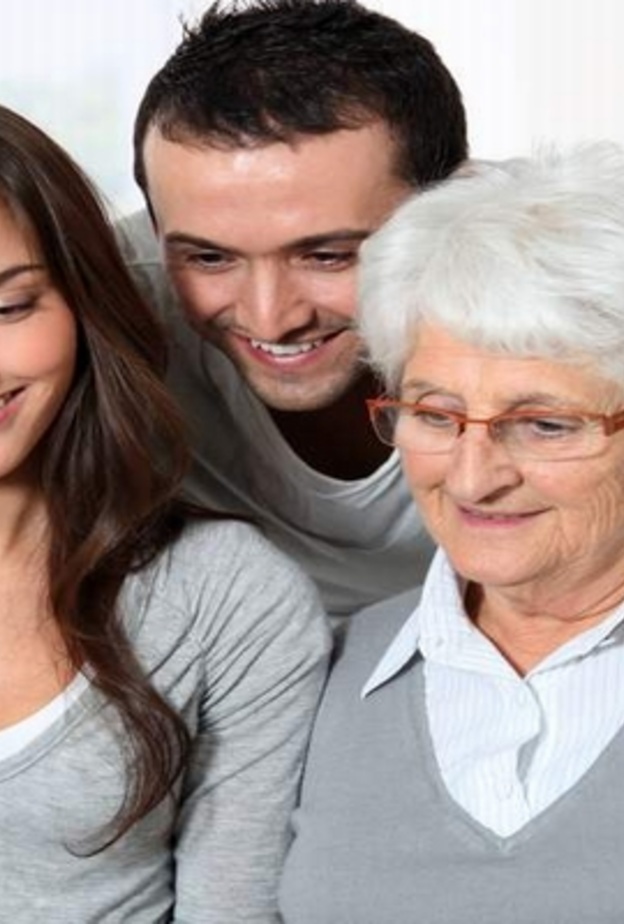 كيف أرضي أمي وزوجتي لأحيا سعيدا