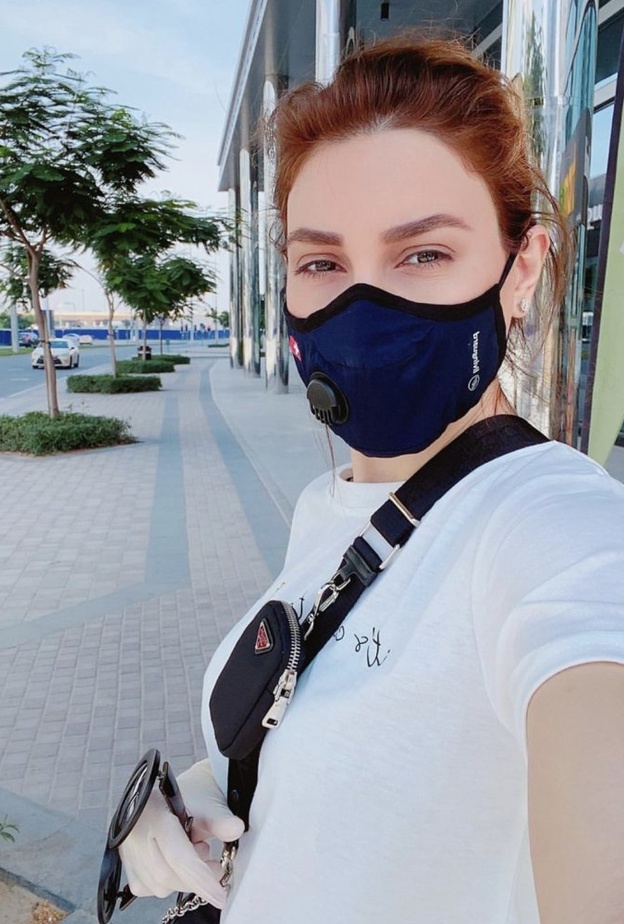 يارا تشارك متابعيها إطلالتها عند الخروج من المنزل في زمن الكورونا