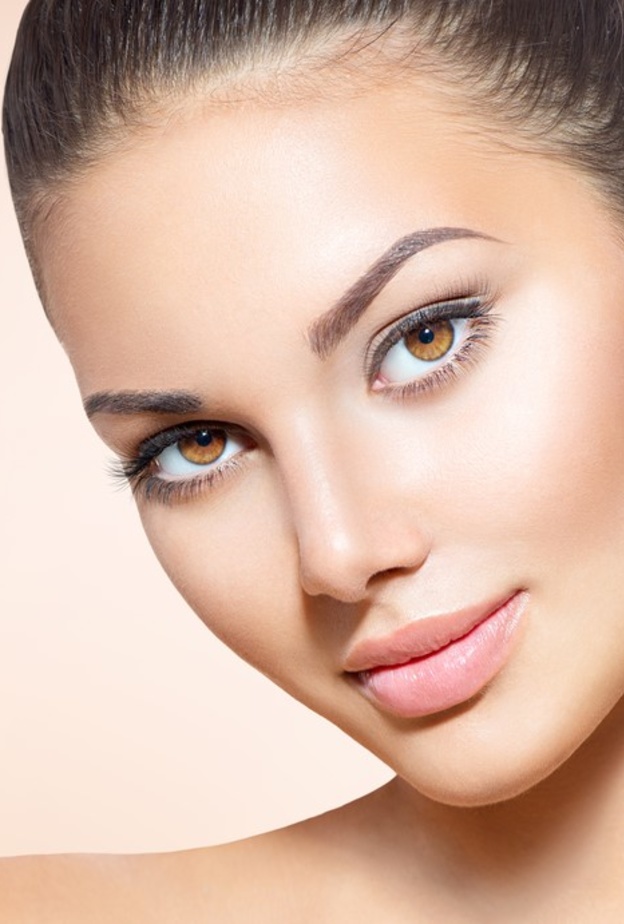  نصائح للعناية بالبشرة السمراء في فصل الصيف