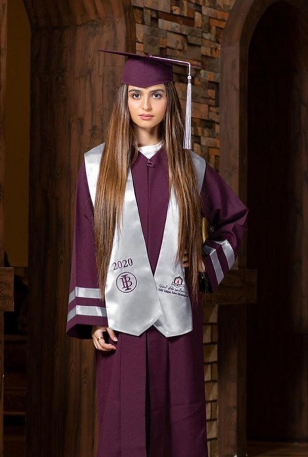 حلا الترك ببدلة التخرج