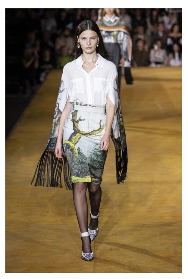 إطلالة كلاسيكية من "آن دومولوميستر"  Ann Demeulemeester