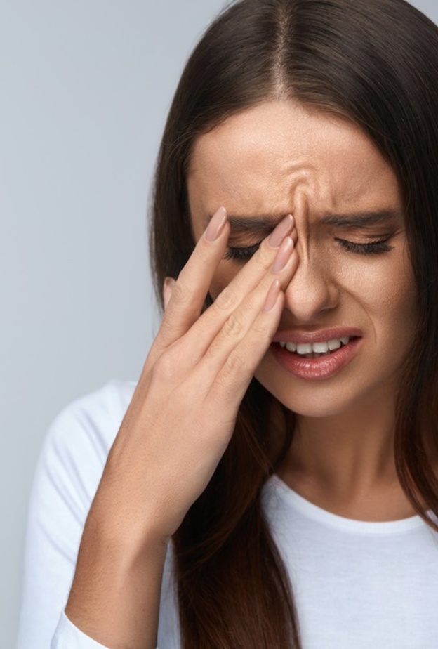 الصداع الشديد من اعراض تمدد الاوعية الدموية الدماغي