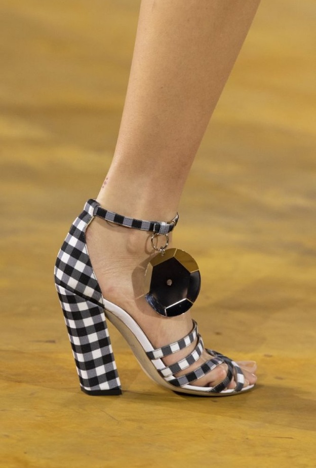  موديلات صنادل ملونة