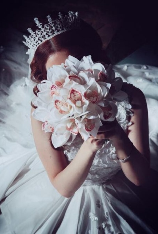 تصوير عروس بكاميرا المصورة لطيفه العوفي