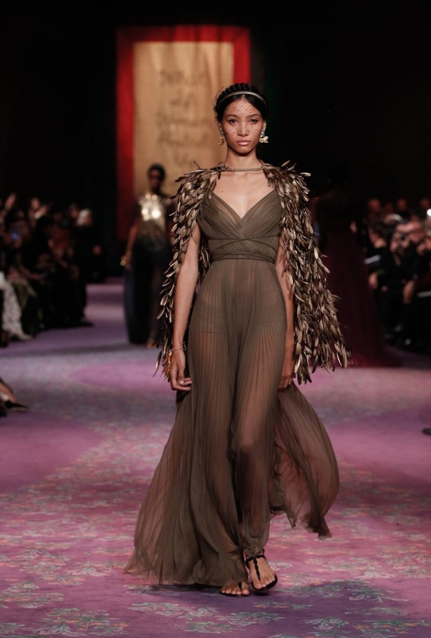  فستان من شانيل