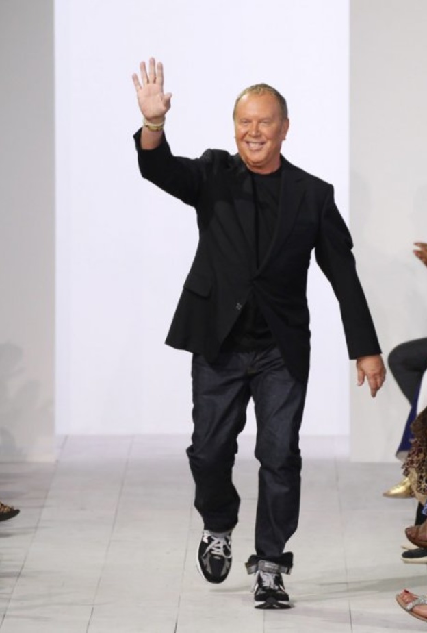  المصمم مايكل كورس أعلن نقل موعد عرضه لمجموعة ربيع 2021 من سبتمبر إلى موعد بين منتصف أكتوبر ومنتصف نوفمبر