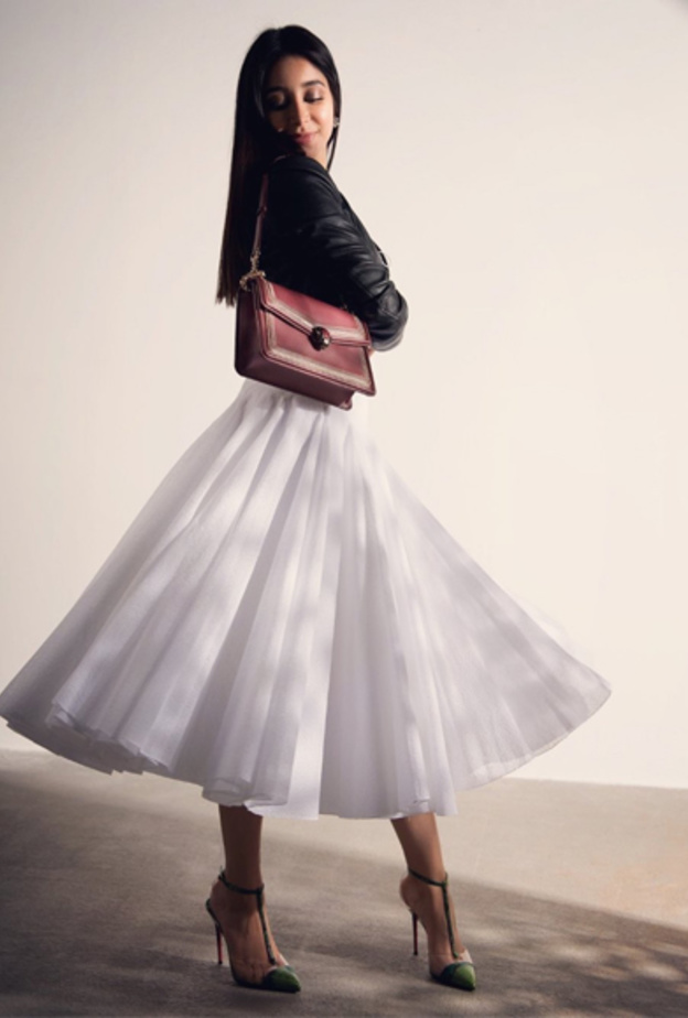 احدث موديلات تنانير كاجوال مستوحاة من اطلالات اسيل عمران