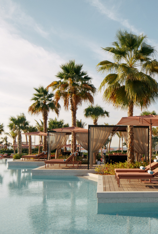  سيزرز بالاس بلوواترز دبي يطرح تذاكر دخول ليوم واحد إلى الشاطئ وحوض السباحة