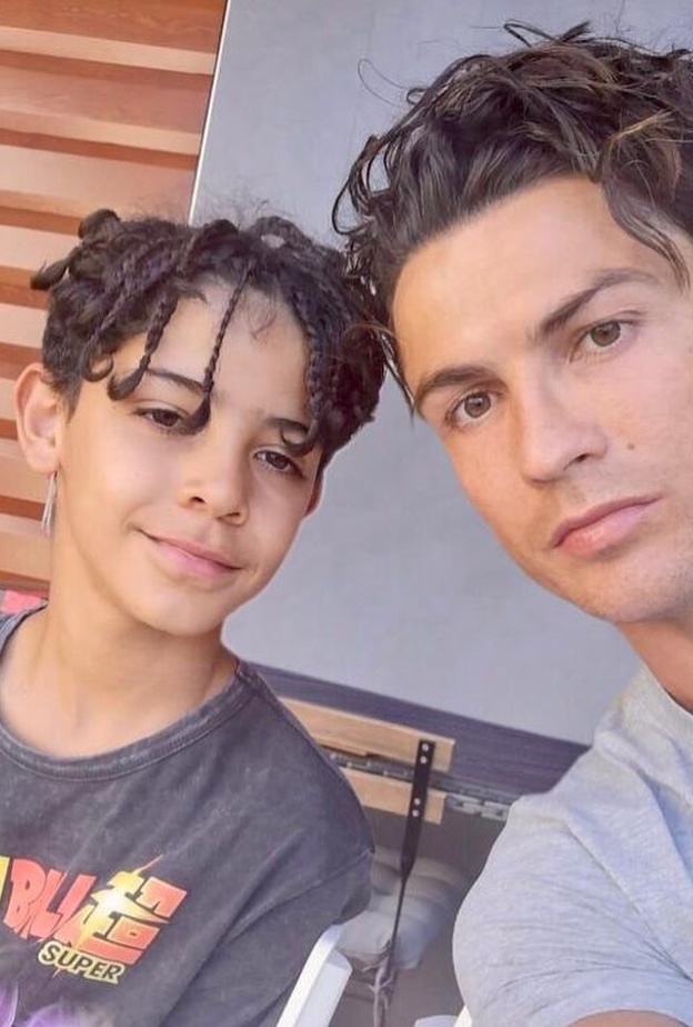 كريستيانو رونالدو واسرته 