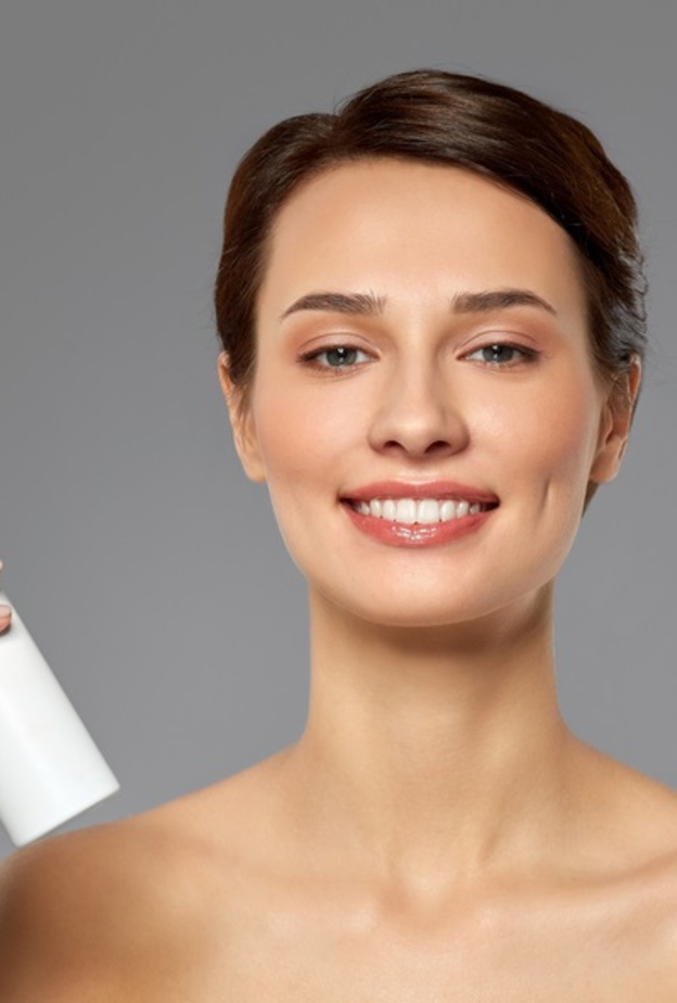  أفضل أنواع رذاذ تثبيت المكياج لصيف 2020