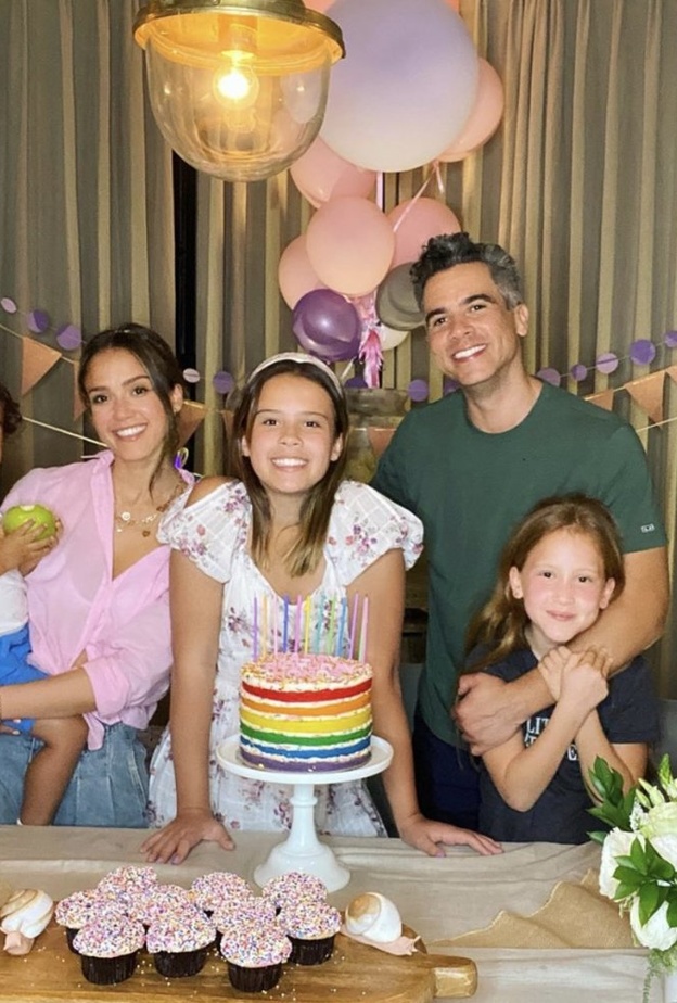 احتفال جيسيكا ألبا وعائلتها بعيد ميلاد ابنتها أونور الثاني عشر
