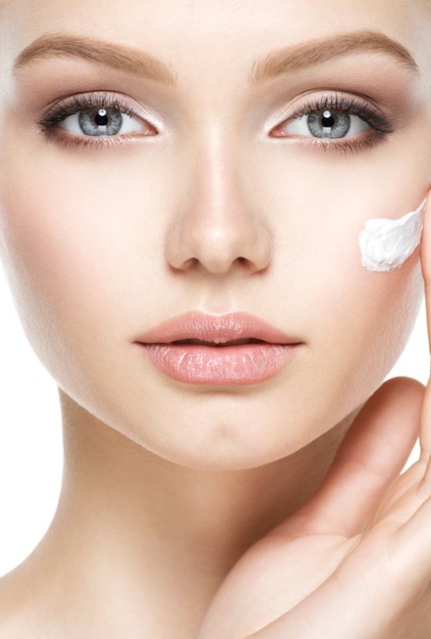 فوائد كريم النشا لتفتيح البشرة وطريقة استخدامه في الحجر المنزلي