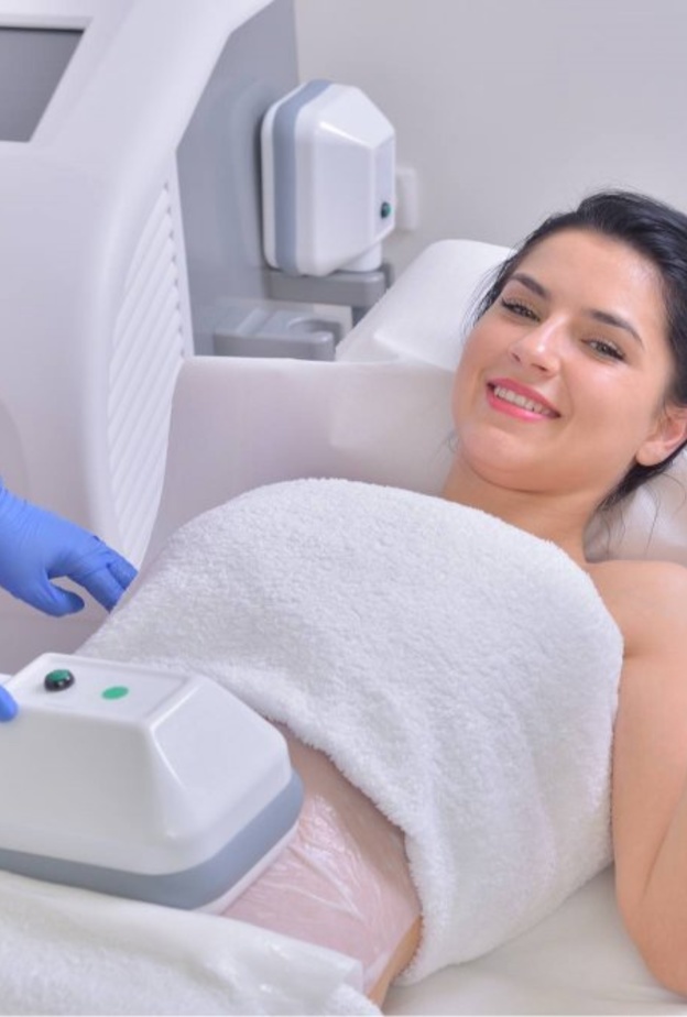  يمكن تجميد الدهون العنيدة في البطن والأرداف والذراعين والأفخاذ