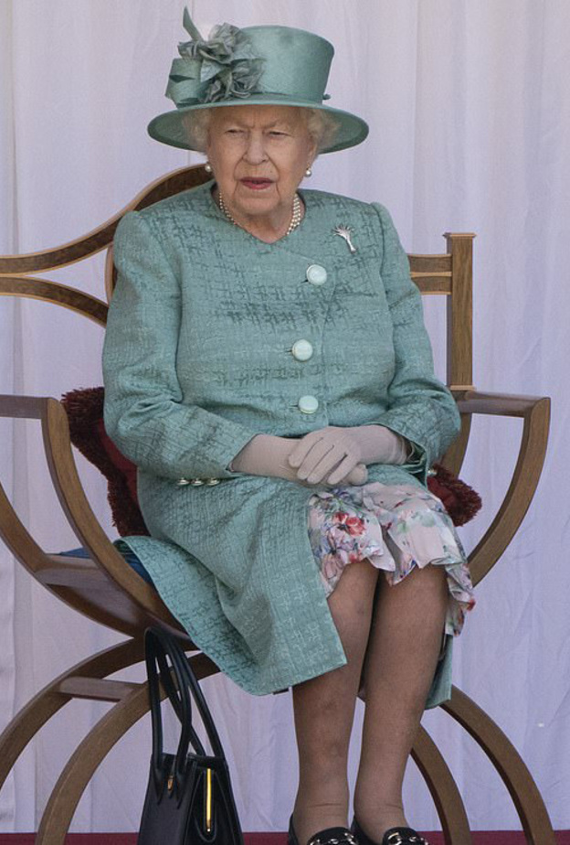 ملكة بريطانيا تقيم في عزل صحي منزلي