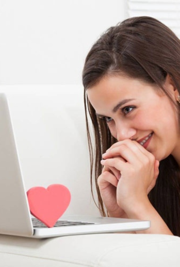 كيف أتعامل مع خطيبي المسافر