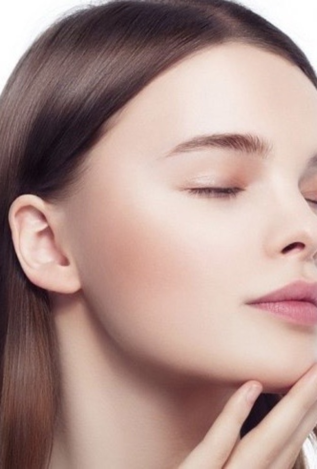 نصائح لتثبيت مكياج البشرة الدهنية في الصيف