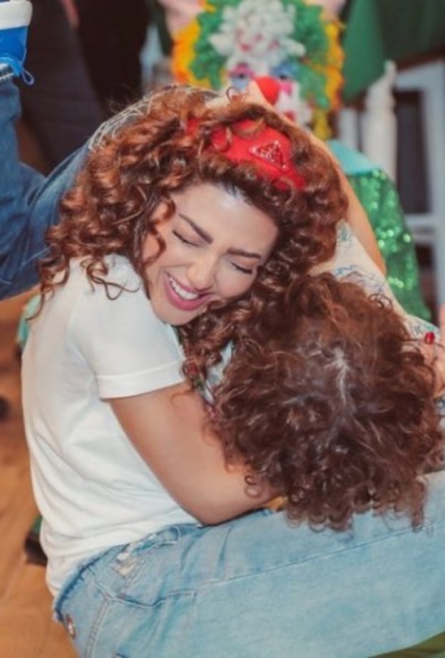 ميريام فارس وابنها