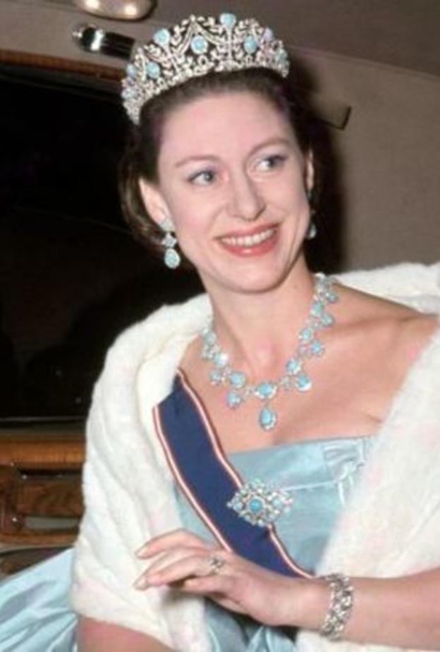 فرصة لامتلاك قطعة من التاريخ الملكي..مجوهرات الأميرة مارغريت في مزاد علني 