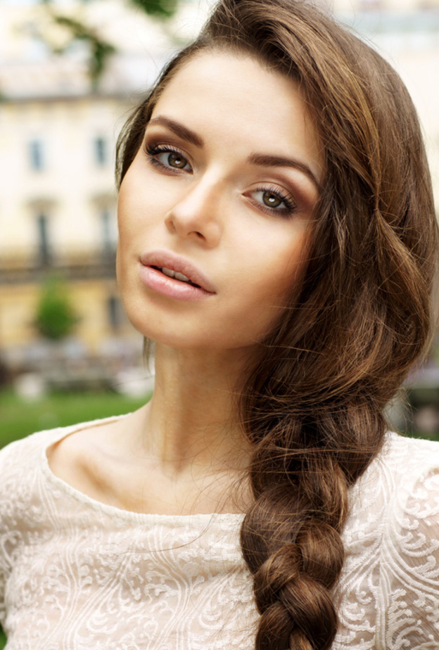 امنحي نفسك الإطلالة الشبابية بتسريحة الظفائر