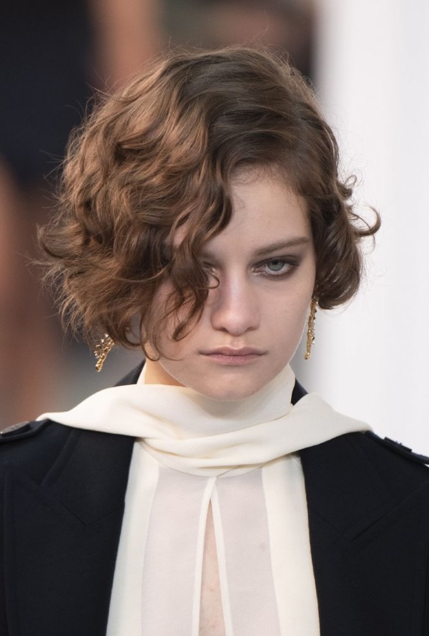 تسريحات شعر فير عريض للشعر القصير من Chloe