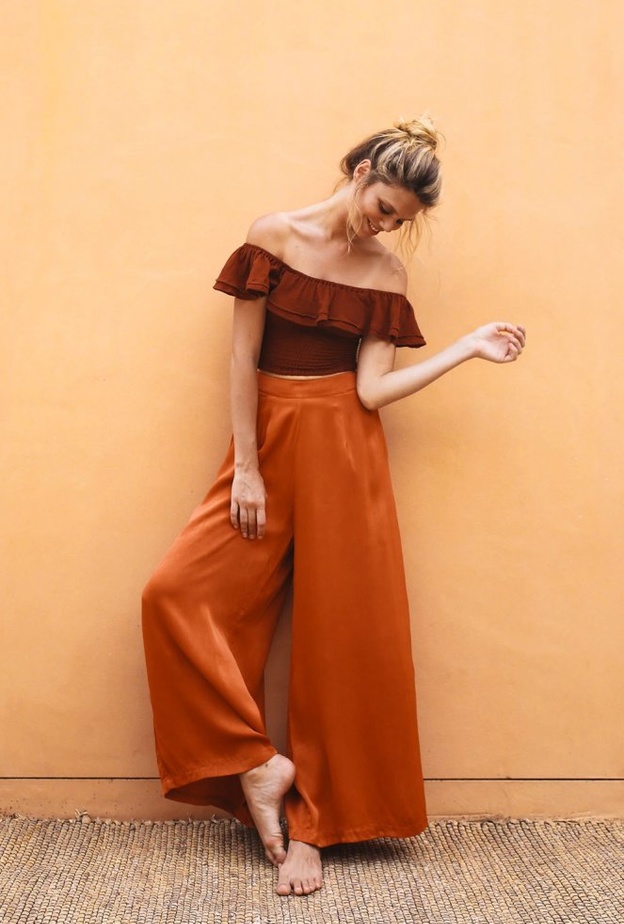  كروب توب وسروال عريض بألوان متناغمة وأسلوب شبابي بسيط