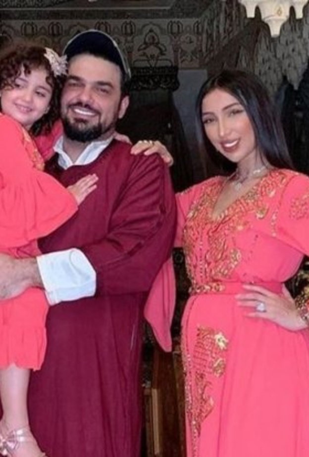 دنيا بطمة مع زوجها وابنتها