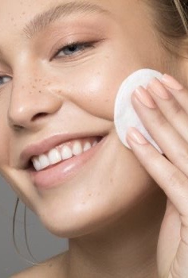 التونر يساعد على ترطيب البشرة والتخلص من الافرازات الدهنية