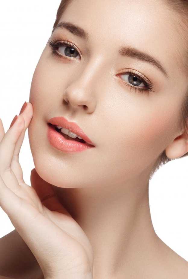 تخلصي من الشعر فوق الشفاه بطرق طبيعية