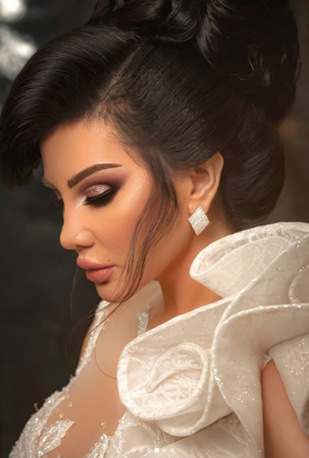 جيني اسبر بالمكياج السموكي