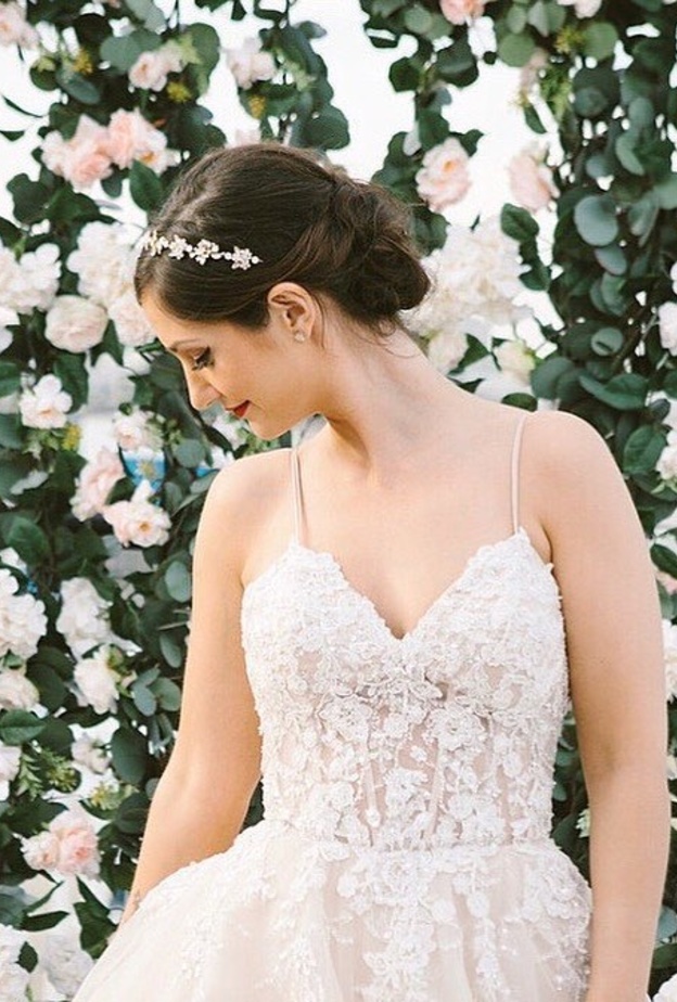 تسريحات عرايس مرفوعة ناعمة