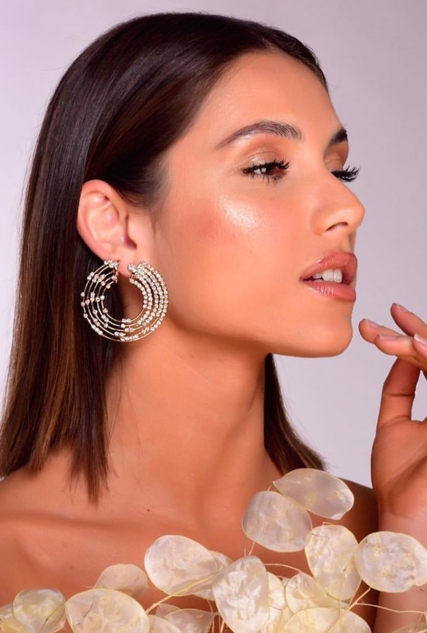  اقراط جذابة من La Vang