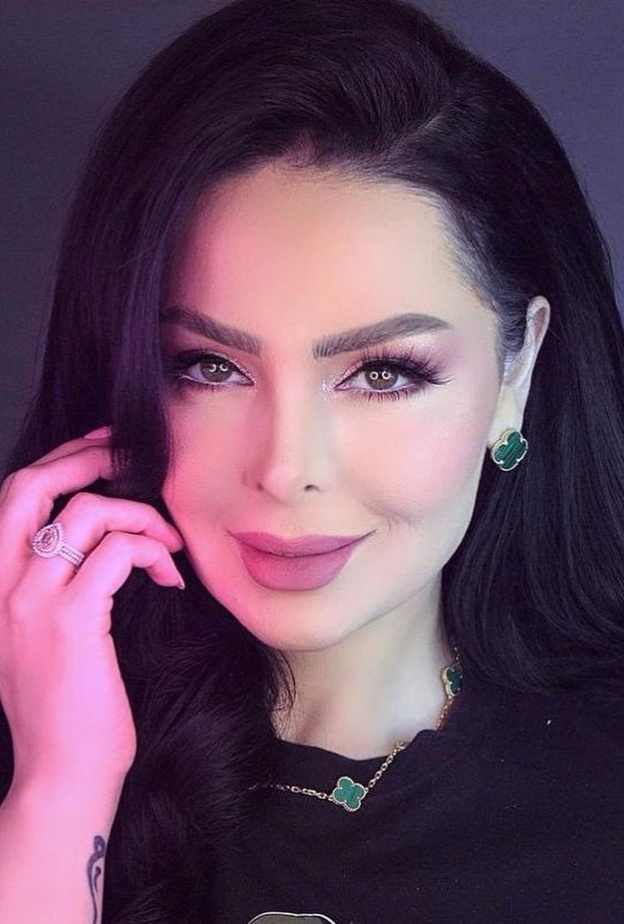 ديانا كرزون وشقيقتها 