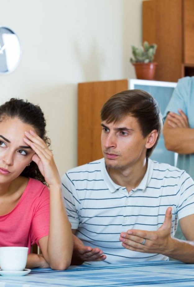 أسباب غيرة أم الزوج وعلامات الغيرة وكيفية التعامل معها