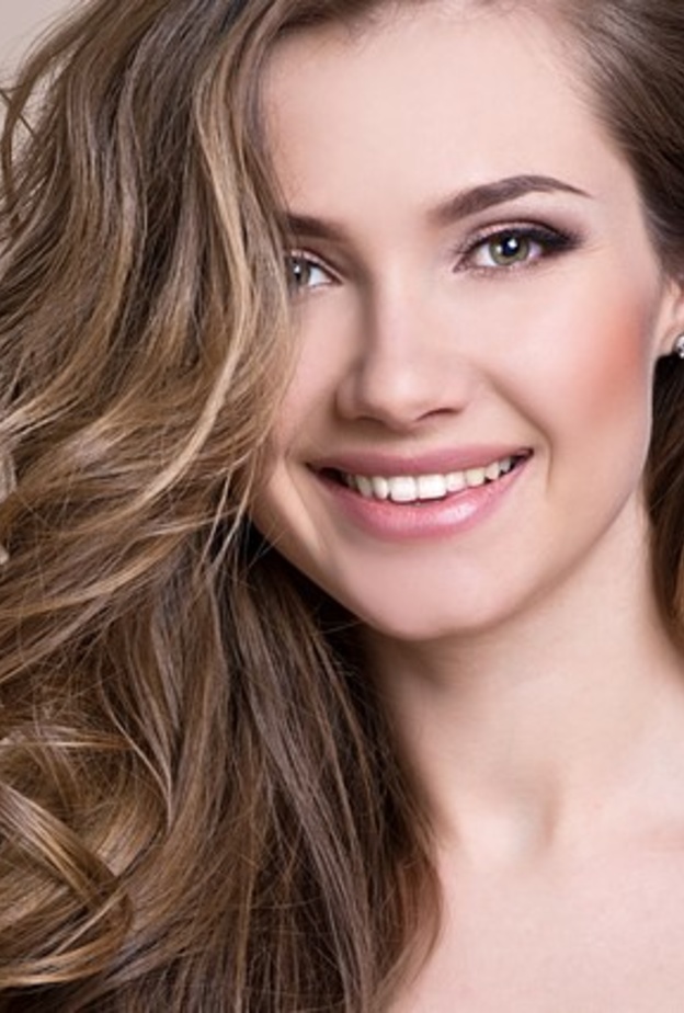 فوائد حليب جوز الهند للشعر المجعد وطريقة استخدامه