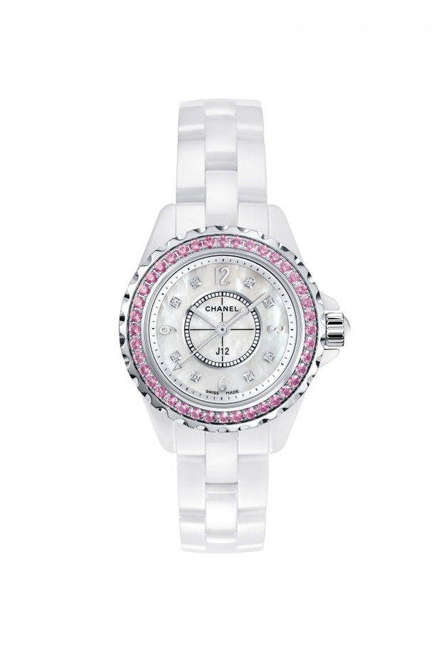 ساعة سيراميك مزينة بالزفير الوردي من Chanel