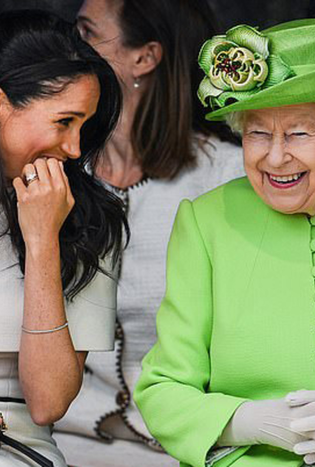 ملكة بريطانيا وافقت بذكاء على زواج هاري وميغان