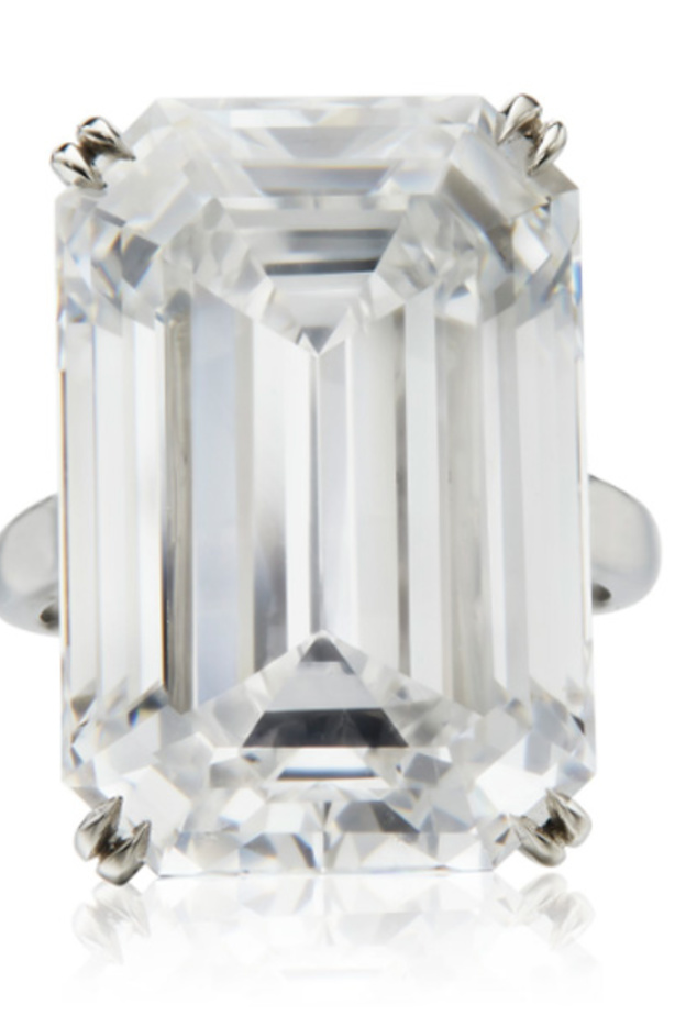 حجر ماس أبيض بحجم 28