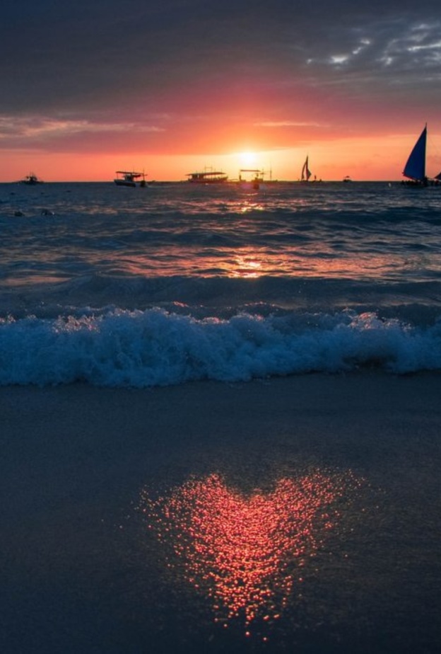 الشاطئ الأبيض White Beach، جزيرة بوراكاي بواسطة Wabi Jayme