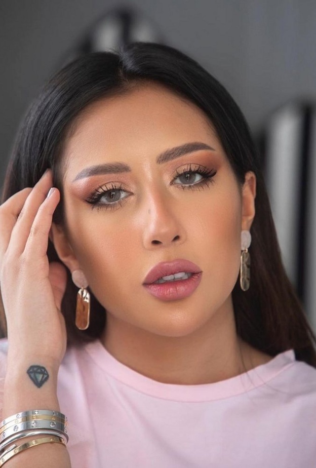 فرح الهادي تشتري سيارة فارهة