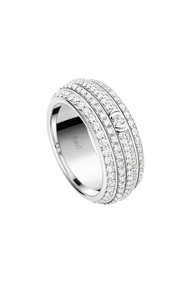 خاتم جذاب بتصميم عريض مغطى بالماسات من Piaget