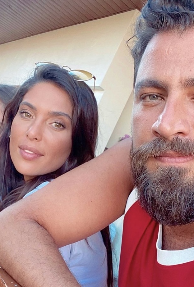 معتصم النهار يقضي وقتاً ممتعاً برفقة زوجته لين وابنتهما ساندرا