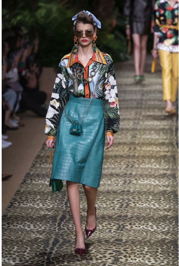 افكار تنسيق القمصان المزخرفة مع التنانير من Dolce&Gabbana