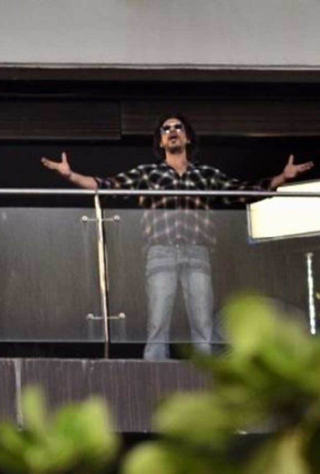 شاروخان Shah Rukh Khan بدأ في تصوير مشروع فني جديد من منزله