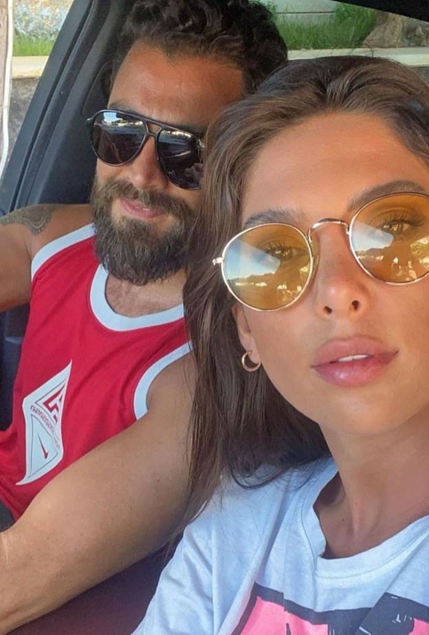 معتصم النهار وزوجته