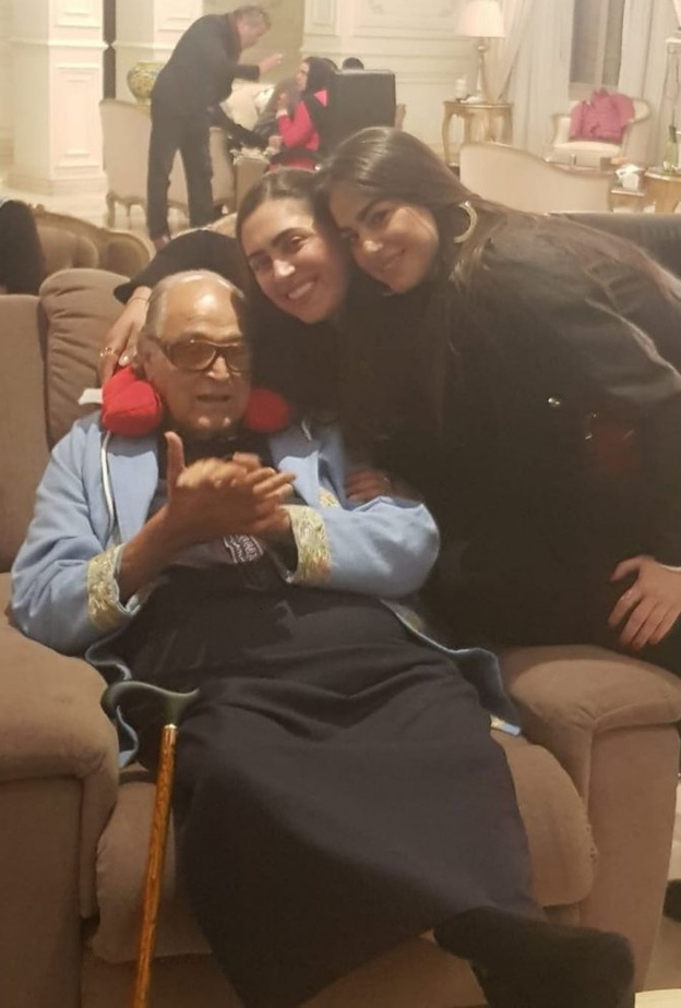 شهد رمزي وصديقتها وصالح كامل