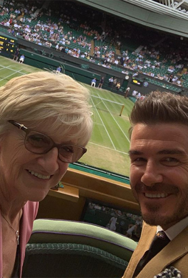 ديفيد بيكهام ووالدته